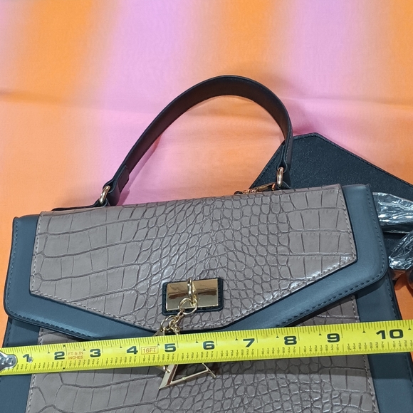 Adrienne Vittadini Handbag - Picture 12 of 12